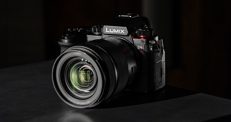 Panasonic представя обновения пълнокадров безогледален фотоапарат LUMIX S5D
