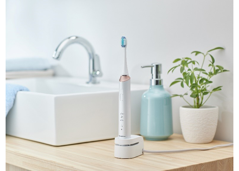 УСЪВЪРШЕНСТВАНА ГРИЖА ЗА ВАШИТЕ ЗЪБИ И ВЕНЦИ С НОВАТА АКУМУЛАТОРНА ЕЛЕКТРИЧЕСКА ЧЕТКА ЗА ЗЪБИ EW-DC12 НА PANASONIC