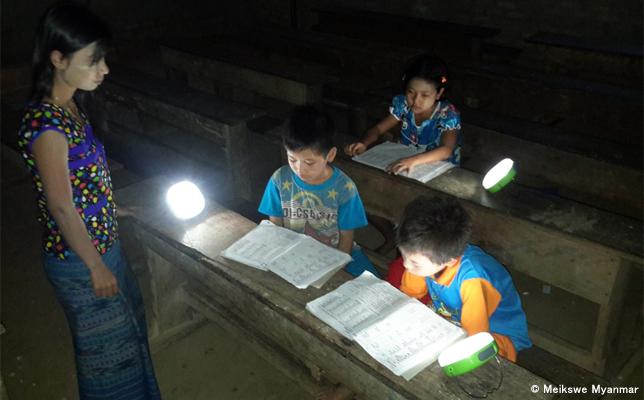 Panasonic သည် မြန်မာနိုင်ငံရှိ လူသားချင်းစာထောက်ထားမှုနှင့် အစိုးရမဟုတ်သော အဖွဲ့အစည်းများထံ ဆိုလာမီးအိမ်ပေါင်း 3,060 ခုကို လှူဒါန်းခဲ့ပြီးဖြစ်ကာ 5 နှစ်တာကာလအတွင်း အရေအတွက်အားဖြင့် 14,924 ခု ရှိပြီဖြစ်သည်