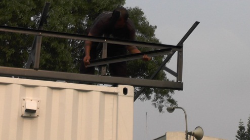 ထောင်နိုင်လှဲနိုင်သောပုံစံ [ဆိုလာပြားအတွက် ဘောင်များ]