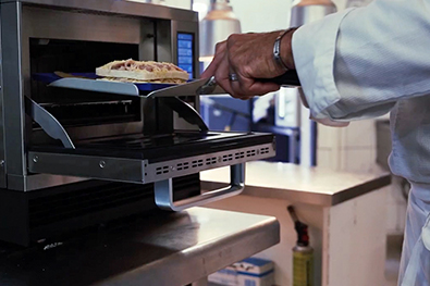 Grandes noticias para espacios pequeños, calentamiento de alta velocidad con el nuevo horno comercial de Panasonic