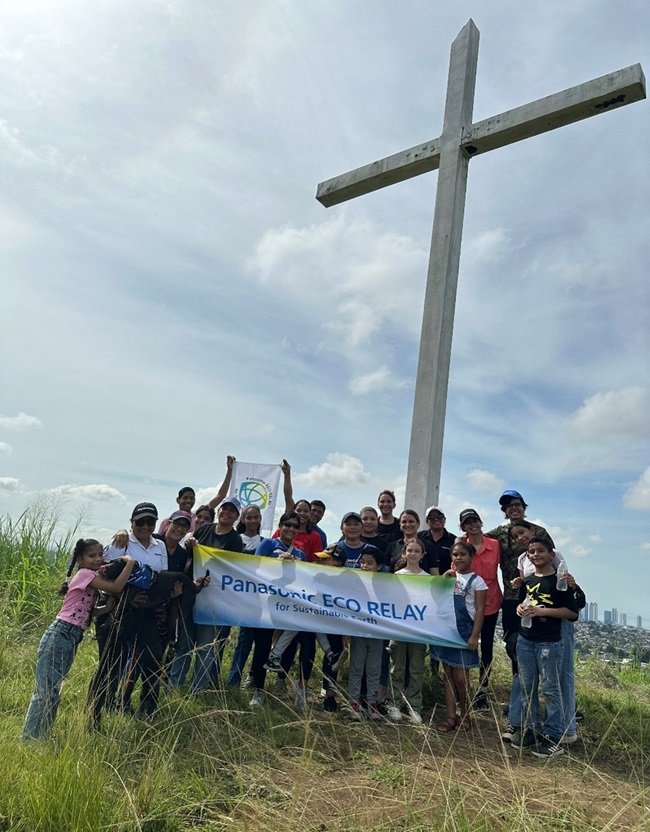 Panama: Employees Engage in Tree Planting