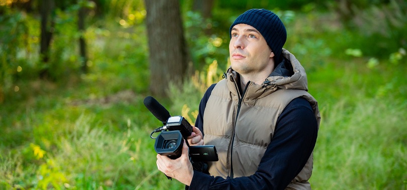 Panasonic je najavil prihod dveh najmanjših in najlažjih*¹ profesionalnih kamkorderjev 4K 60p v panogi s širokokotnim 25-mm objektivom*² in 24-kratnim optičnim zoomom