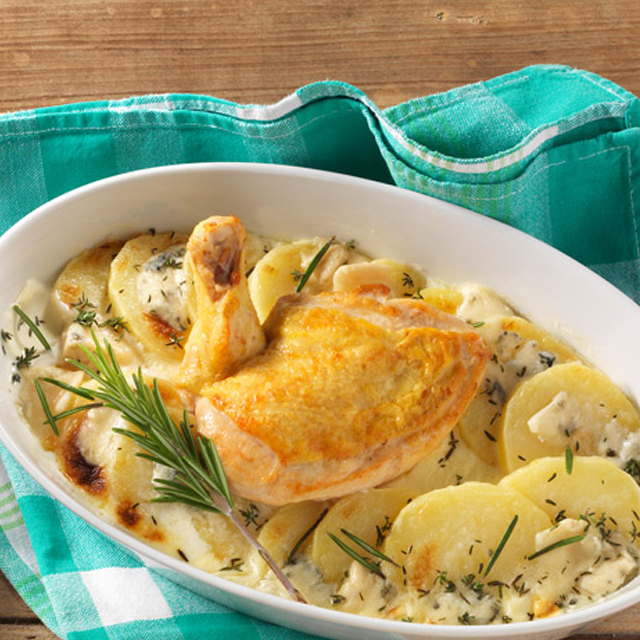 Chicken Breast with Gorgonzola on Potatoes