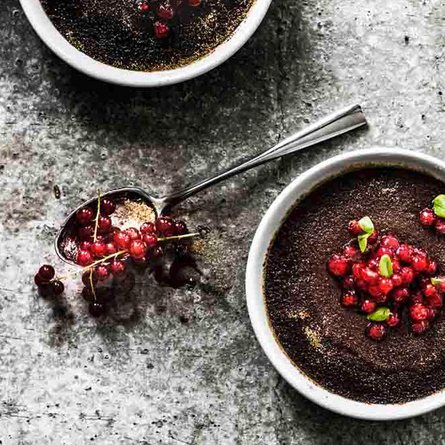 Crème brûlée au chocolat et aux groseilles