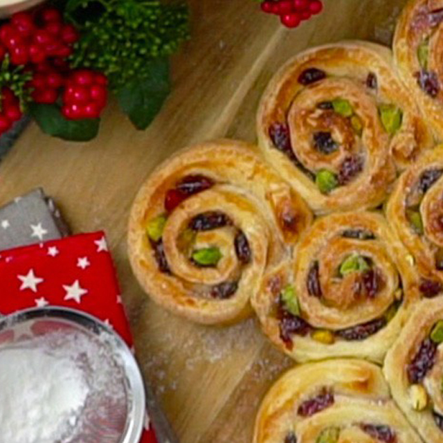 Cranberry & Pistachio Christmas Tree Bread