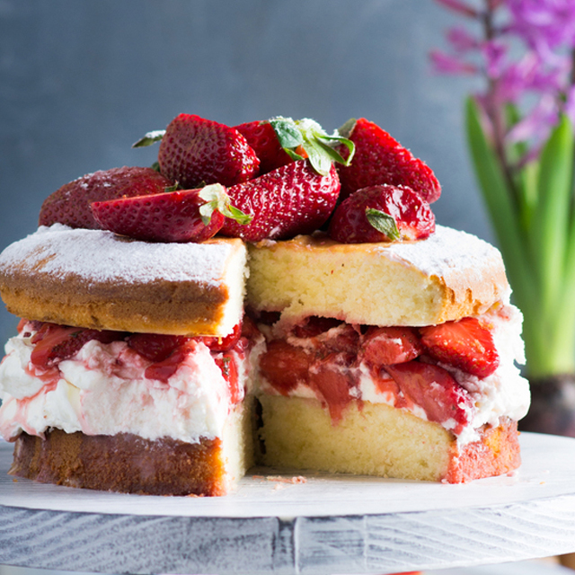 Fresh Strawberry Cake