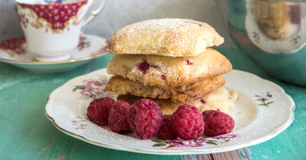 Biscuits aux framboises et aux pépites de chocolat blanc
