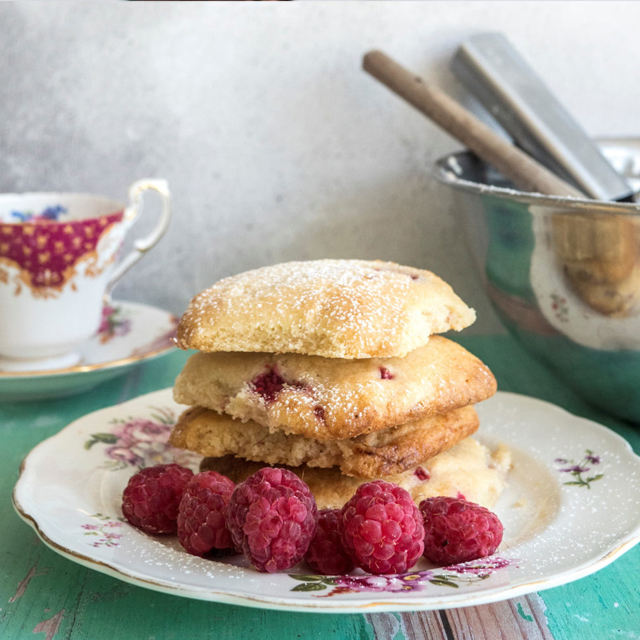 Biscuits aux framboises et aux pépites de chocolat blanc