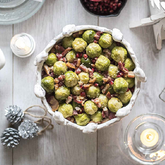 Choux de Bruxelles rôtis avec bacon et graines de grenade