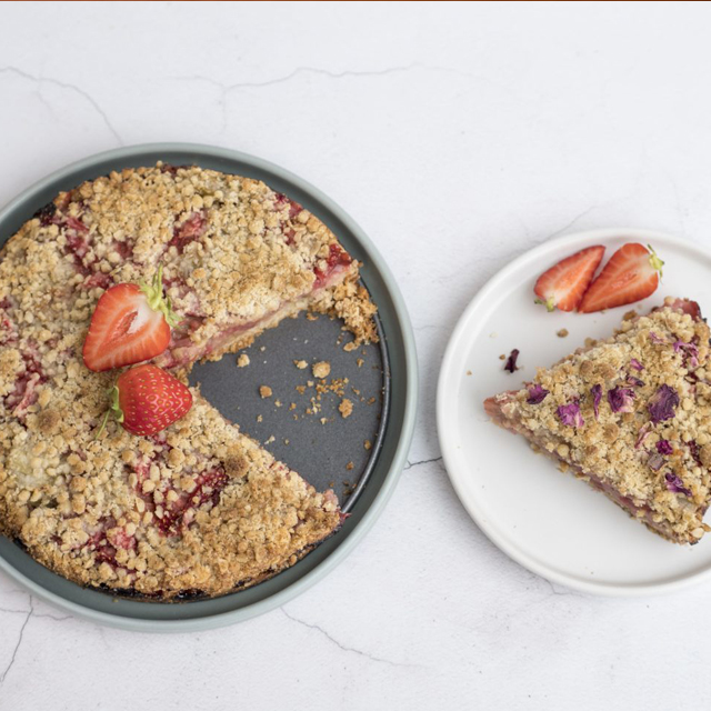 Strawberry Rhubarb Crisp Bake