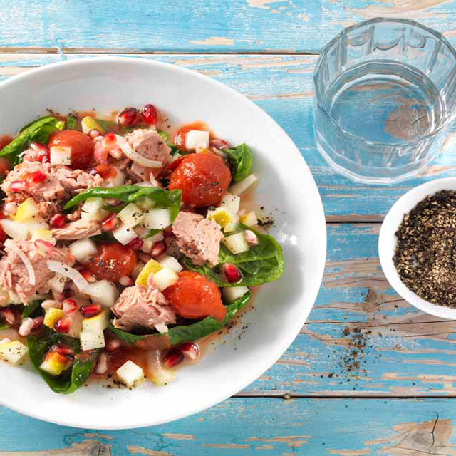 Tuna Salad with Tomatoes and Spinach