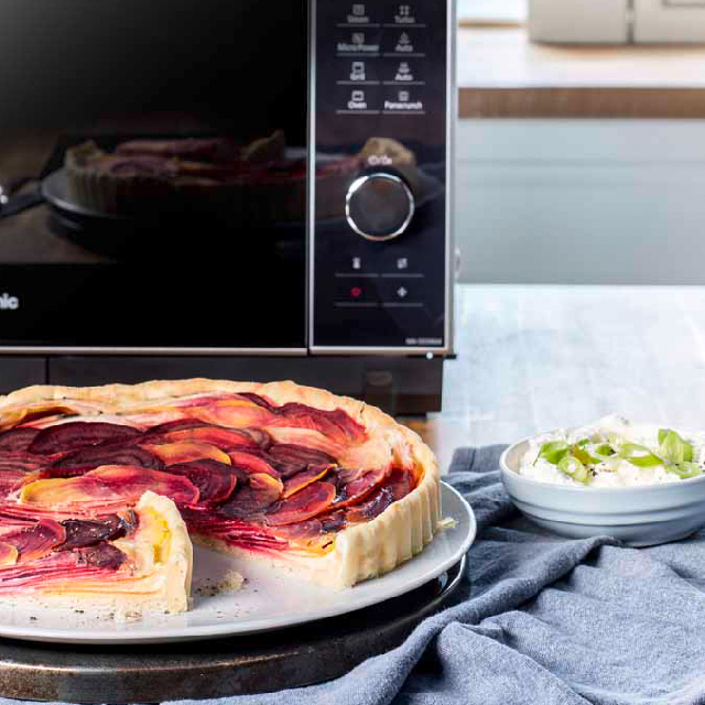 Vegetarian Quiche with Colourful Beet