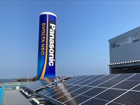 Photo of the pure hydrogen fuel cell system installed at Panasonic Energy Nishikinohama Factory, highlighting the use of clean energy to support decarbonized manufacturing.