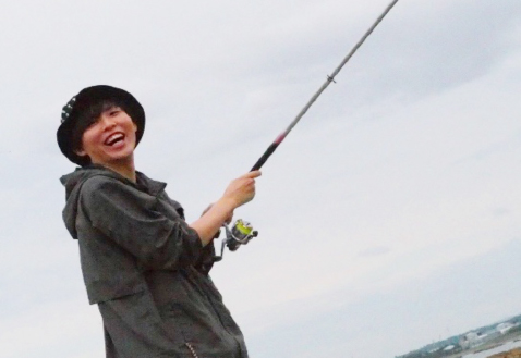 釣りを楽しむ杉本さん