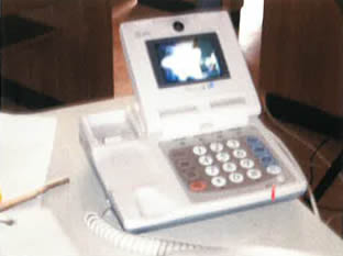 写真：テレビ電話