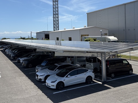 Photo of the solar carport at Panasonic Energy Higashiura, highlighting the use of renewable energy to support sustainable operations at the site.