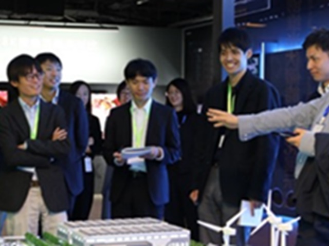 海外会社・他社の同世代リーダーとの議論・交流、若年層の次世代経営候補人材を対象とした塾活動。