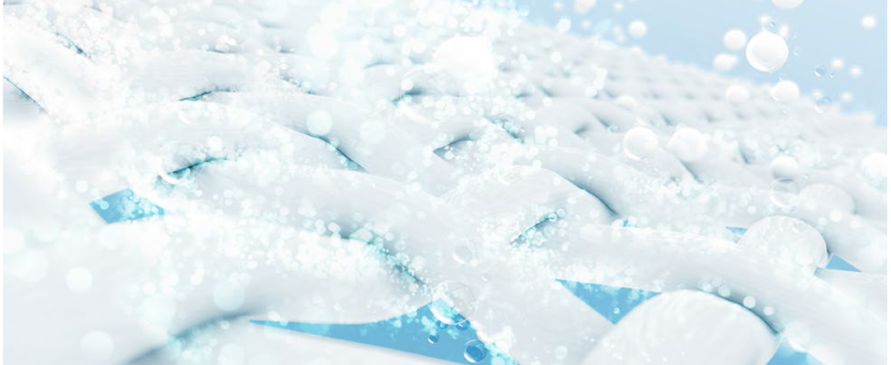 ¡La ﬁna espuma llega a cada una de las hebras del tejido!