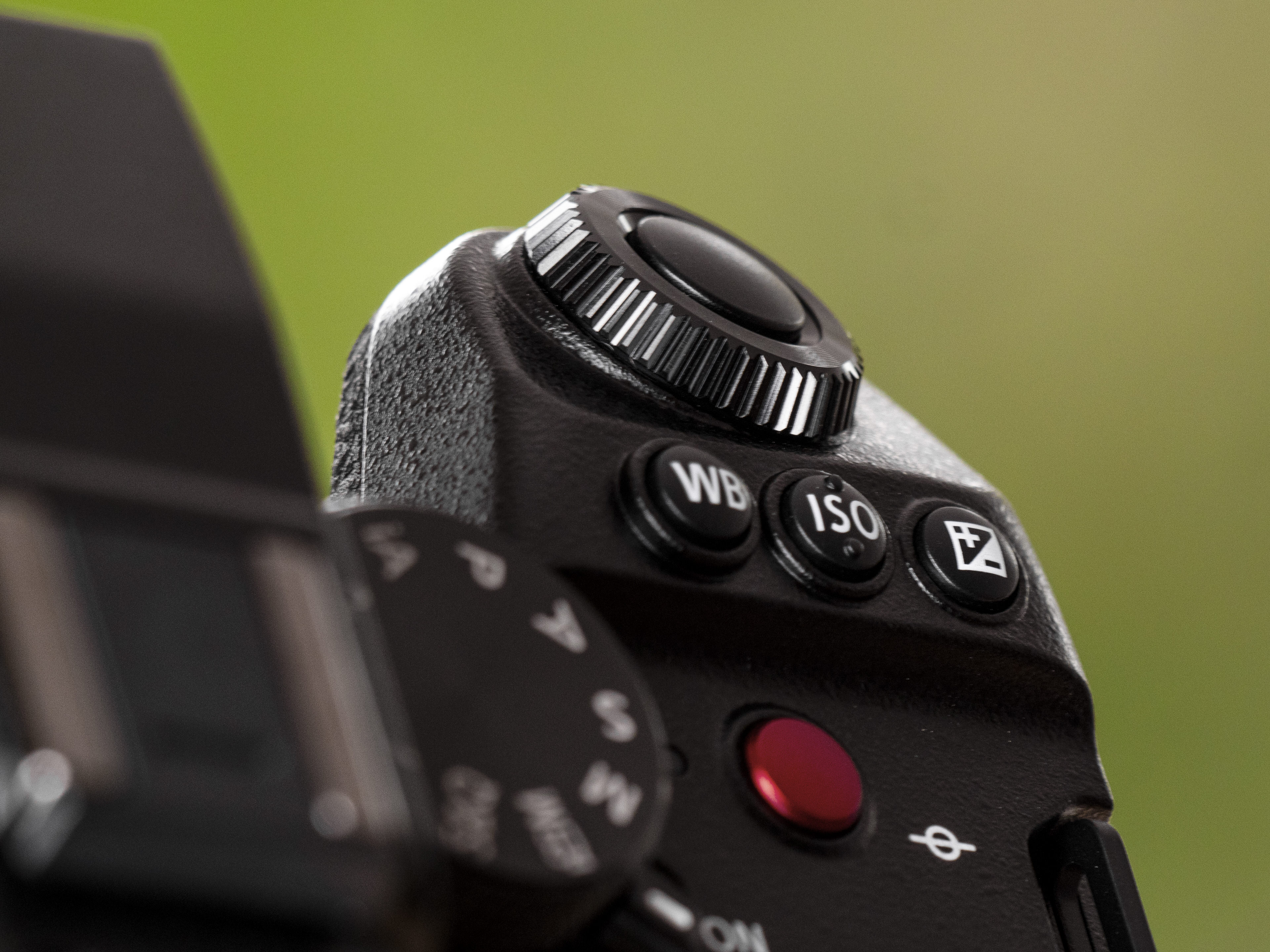 Lumix G9II приносить величезну кількість нових функцій у флагманську модель Panasonic формату Micro Four Thirds