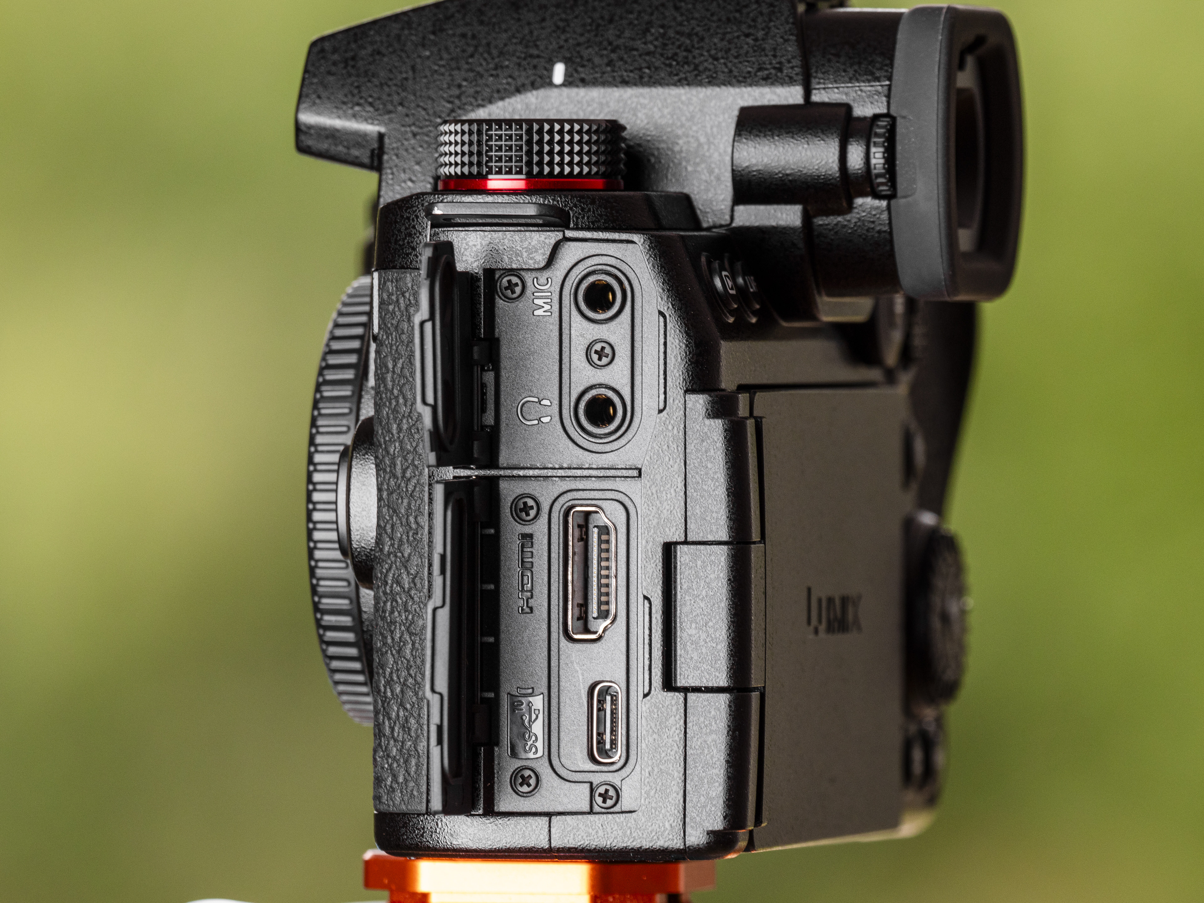 Lumix G9II приносить величезну кількість нових функцій у флагманську модель Panasonic формату Micro Four Thirds