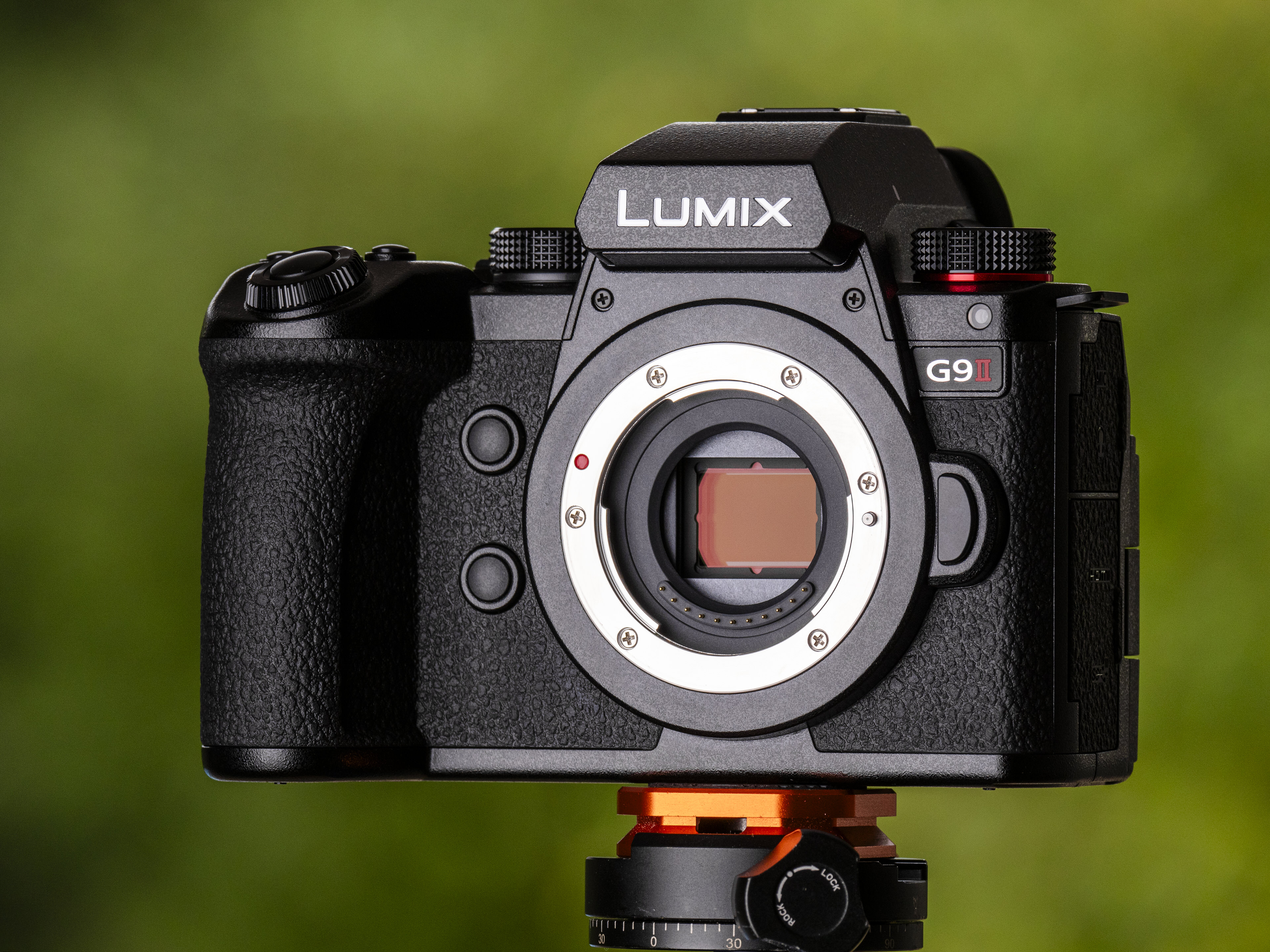 Lumix G9II приносить величезну кількість нових функцій у флагманську модель Panasonic формату Micro Four Thirds