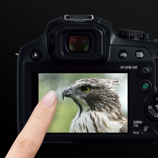 Intuitive Touch Control with 1,840k-dot Monitor