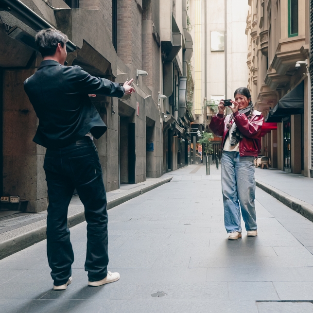 180° Tiltable Screen for Selfies and Vlogging