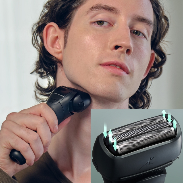 Panasonic Men's shaver ES-LT2B with a flexible shaver head