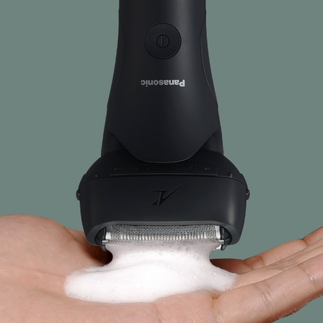 Panasonic electric trimmer ES-LT2B shaving foam mode is unique for a electric shaver