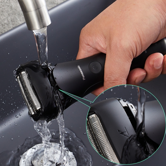 Panasonic Waterproof electric shaver ES-LT2B for hygienic maintenance