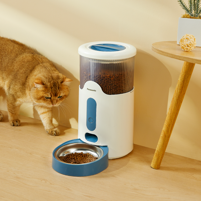 Met onze voerbak kun je je huisdieren verschillende korrels voeren.