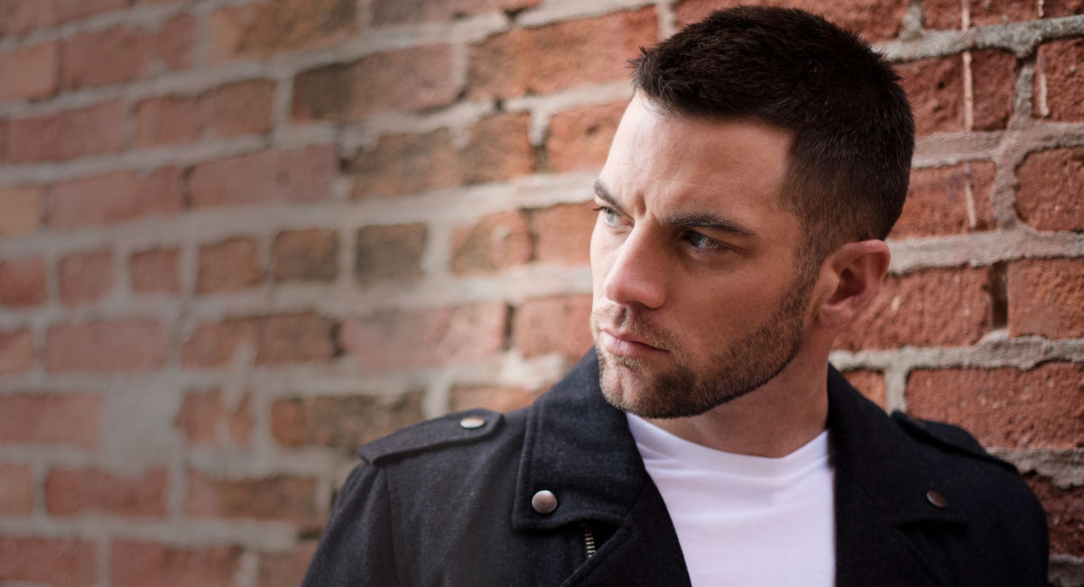 Geniet van een gemakkelijk, doe-het-zelf kapsel