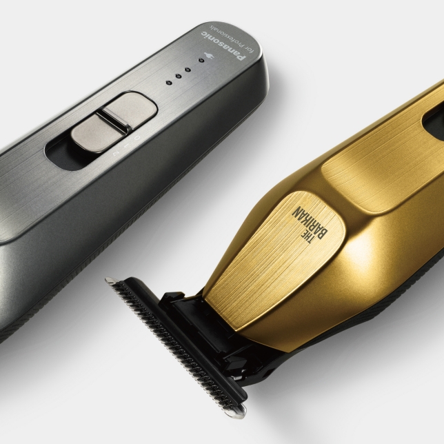 De T-vormige trimmer ER-XT70 in zilver en goudkleurig