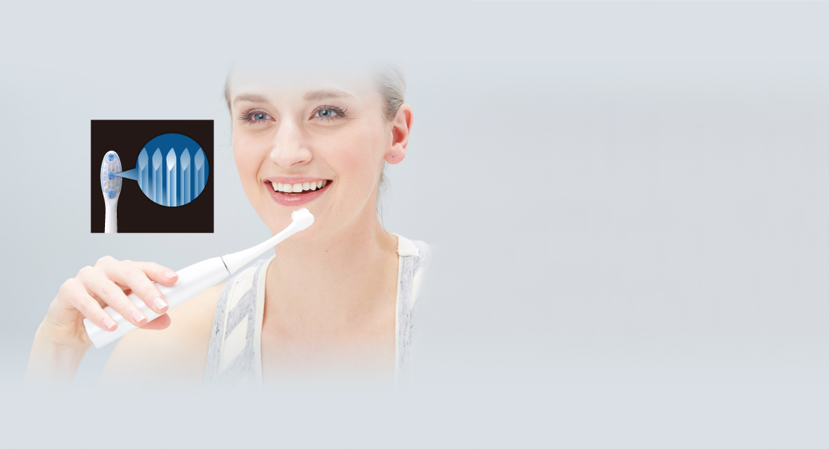 Brossage avec traitement anti-taches pour des dents naturellement blanches
