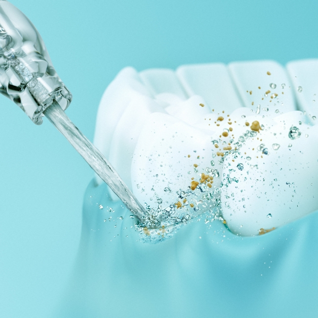 Chrání zuby čištěním parodontálních váčků