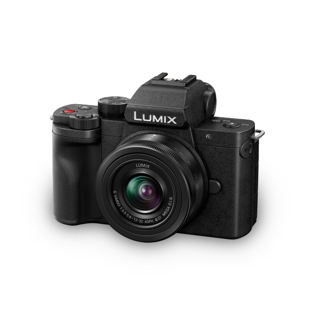 Foto de Cámara LUMIX G DC-G100D con USB tipo C, empuñadura-trípode DMW-SHGR2 y objetivo de 12-32&nbsp;mm (24-64&nbsp;mm)
