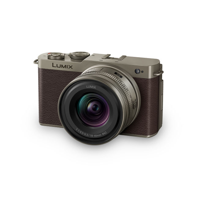 Foto de Cámara sin espejo de fotograma completo LUMIX S9 DC-S9 - Edición limitada Titanium Gold