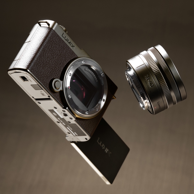 Aspecto compacto, sensor de gran tamaño