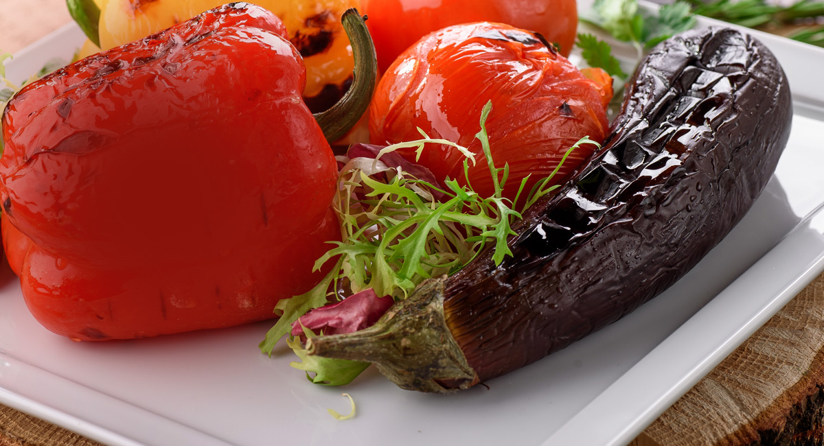 Un four à micro-ondes qui grille pour plus de polyvalence