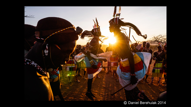 للاستلهام - الكاميرا الرقمية عديمة المرآة ذات العدسة الواحدة LUMIX الطراز DMC-GH4