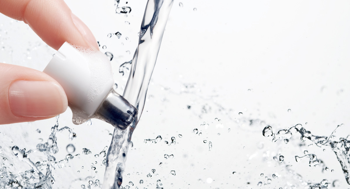 Washable, easy cleaning blade