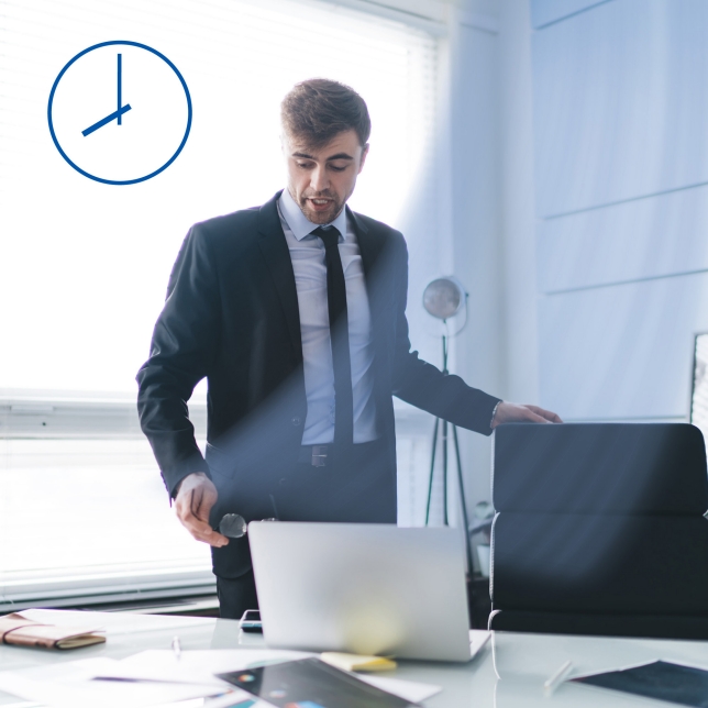 Setting the air conditioner to match the operating hours of offices and shops prevents employees from forgetting to turn off the air conditioner, and ensures comfort and energy savings by running the air conditioner in time with the start of the working day.