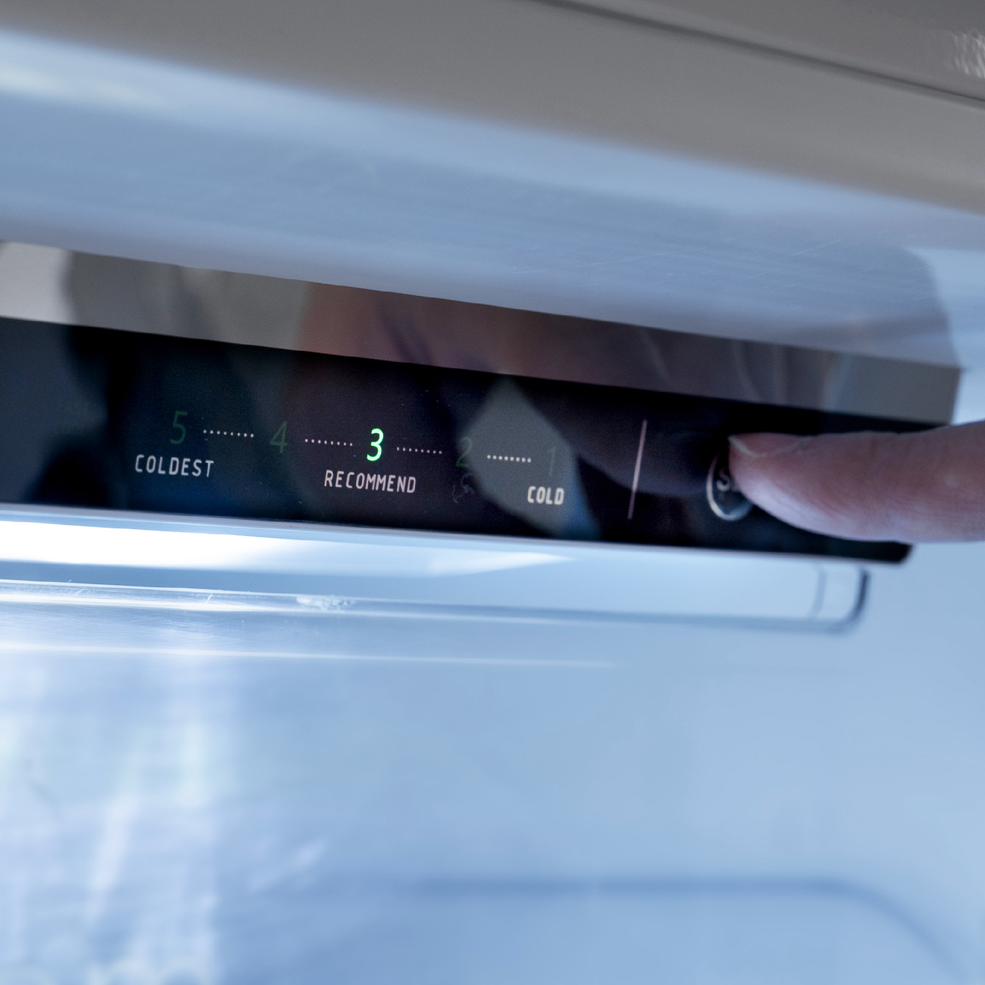 Easy-to-Operate Control Panel