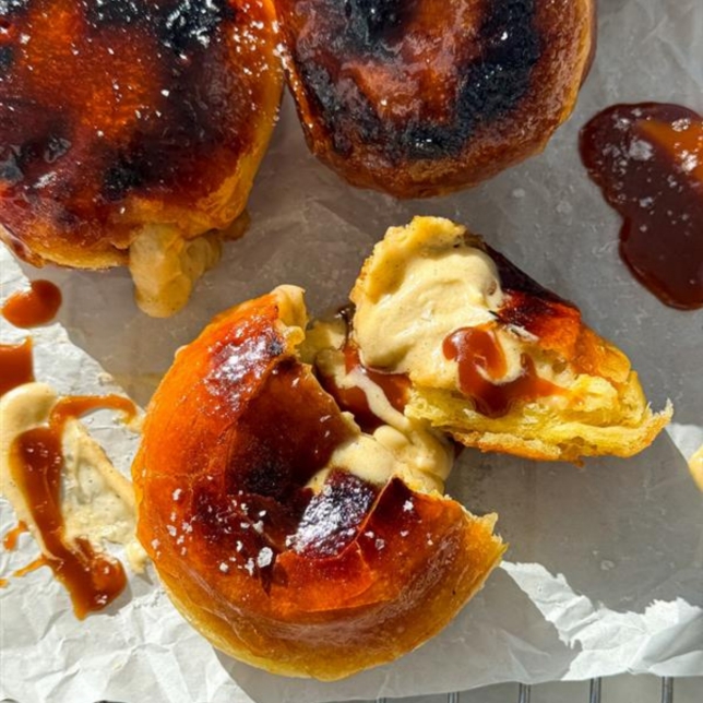 Panasonic brand ambassador Amelia Ferrier from Melie’s Kitchen brings you a decadent winter treat. These Roasted Banana Crème Brûlée Doughnuts are a truly indulgent treat and effortlessly made in the Panasonic Bread Maker.
