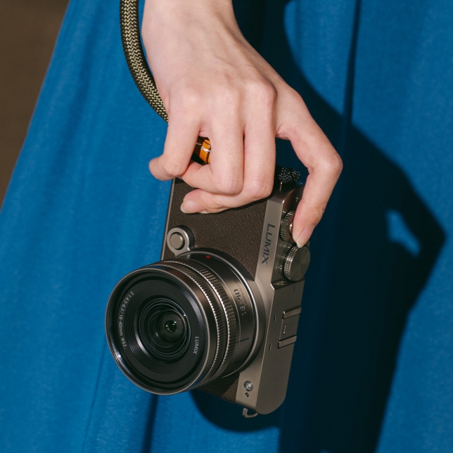 Tydliga foton i mörker och handhållna videor