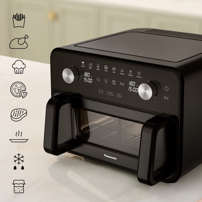 Invändig bild av Panasonic Flex Air Fryer NF-BC1000, som visar kontrollpanelen med ikoner för åtta förinställda tillagningsprogram: Tillaga med varmluft, stek, baka, pizza, grilla, värm upp, tina och fermentera. Perspektivet är som om man tittar inifrån apparaten och ut.