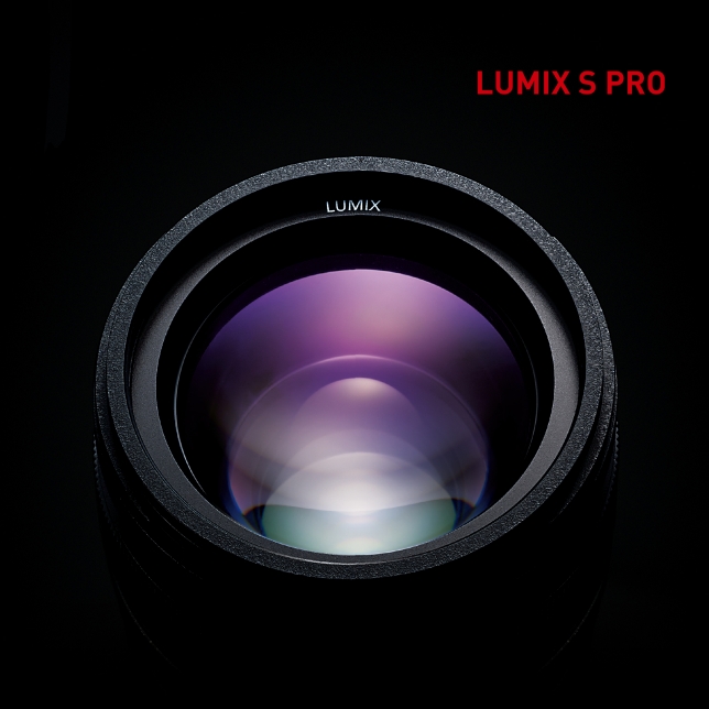 LUMIX S PRO is certified by LEICA, meeting the quality standards of Leica Camera AG.