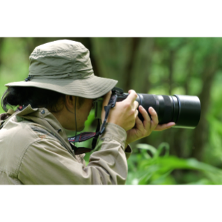 Manual focus while zooming