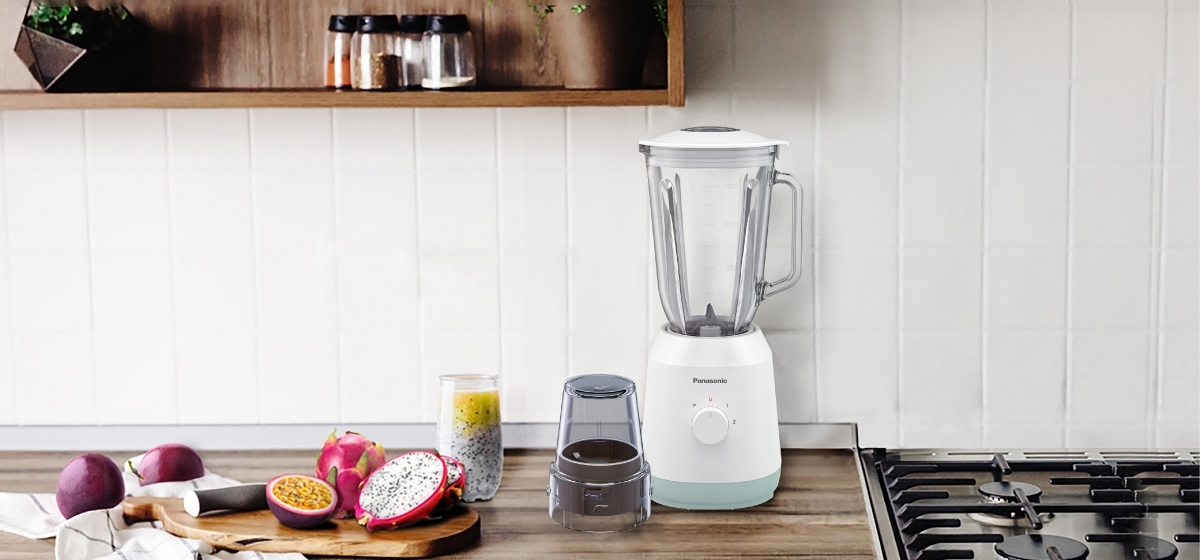Making delicious homemade juices or ice-blended beverages is effortless with Panasonic’s easy-to-use and functional blender